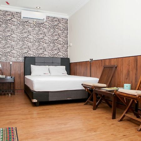 Reddoorz Plus Near Riau Street Bandung Exteriör bild