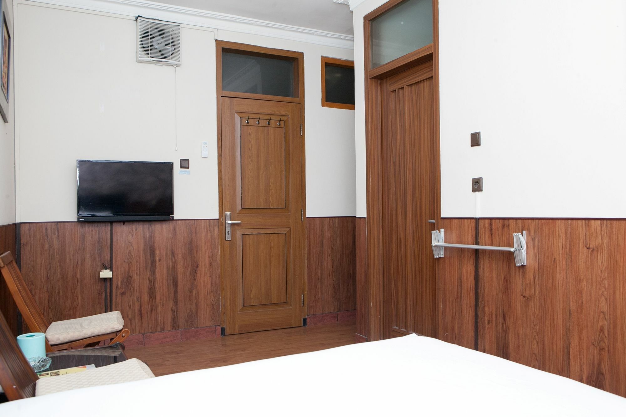 Reddoorz Plus Near Riau Street Bandung Exteriör bild