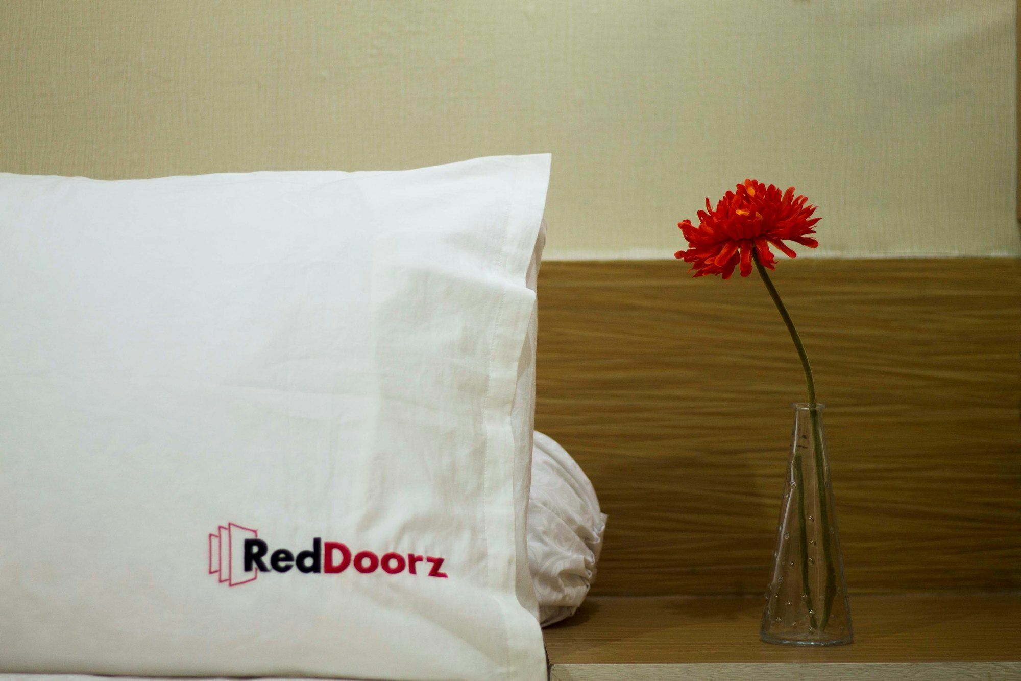 Reddoorz Plus Near Riau Street Bandung Exteriör bild